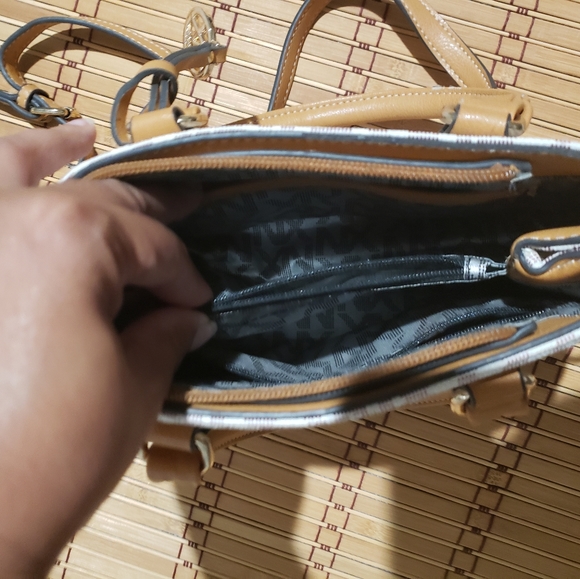 Purse - Picture 2 of 2